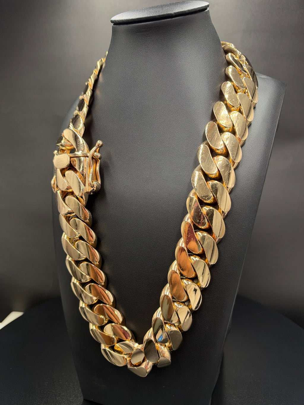 10K Gold Cuban Link Chain – 817.3g, 25mm | DD Pawn Loans