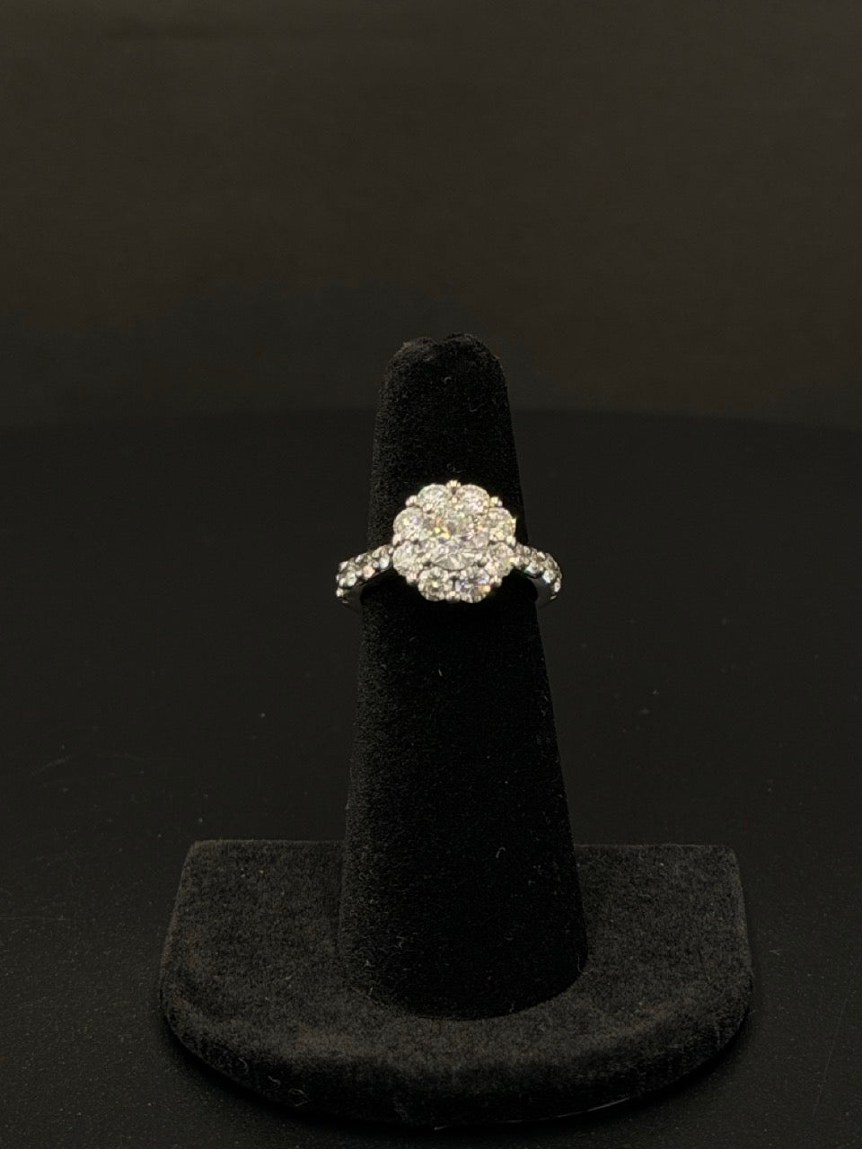 18K Diamond Flower Cluster Ring – Sz 5 | DD Pawn Loans