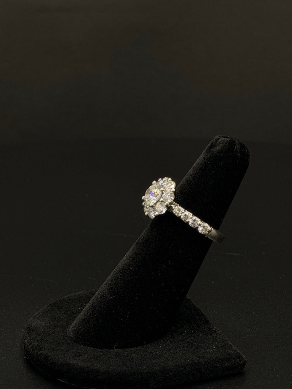 18K Diamond Flower Cluster Ring – Sz 5 | DD Pawn Loans