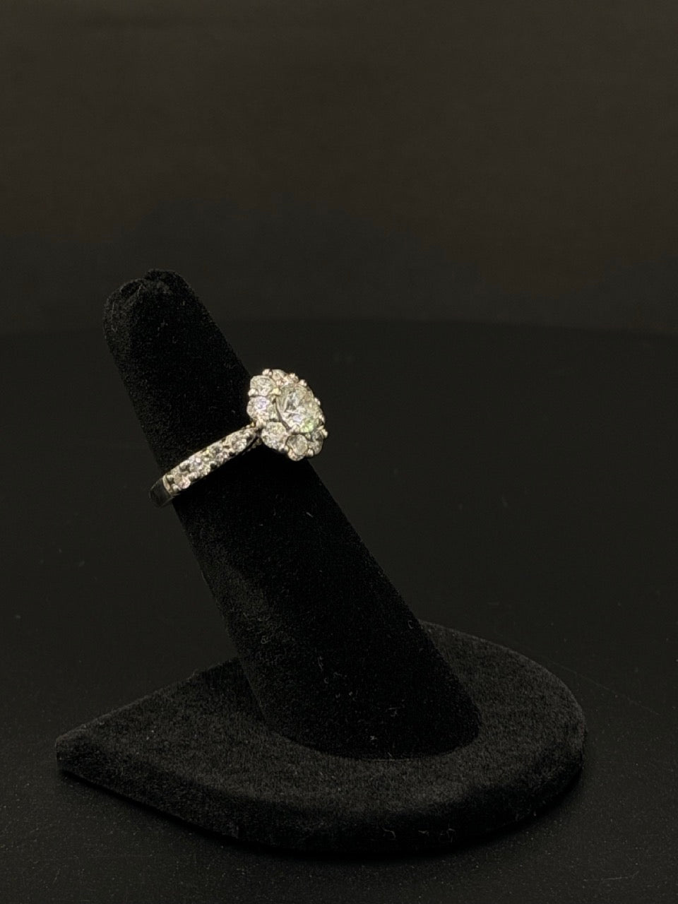 18K Diamond Flower Cluster Ring – Sz 5 | DD Pawn Loans