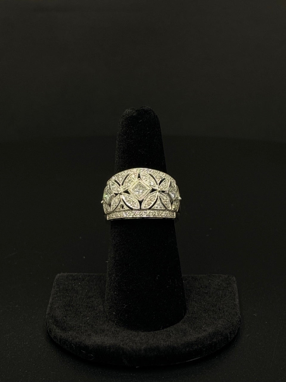 14K Diamond Halo Ring – Size 9.5, 4.5g | DD Pawn Loans