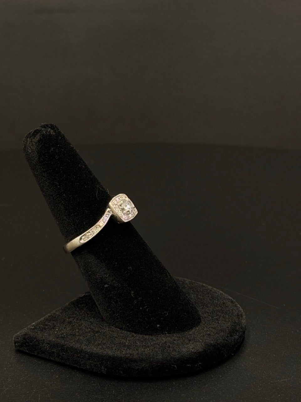 10K Diamond Halo Ring – Size 7, 3.3g | DD Pawn Loans