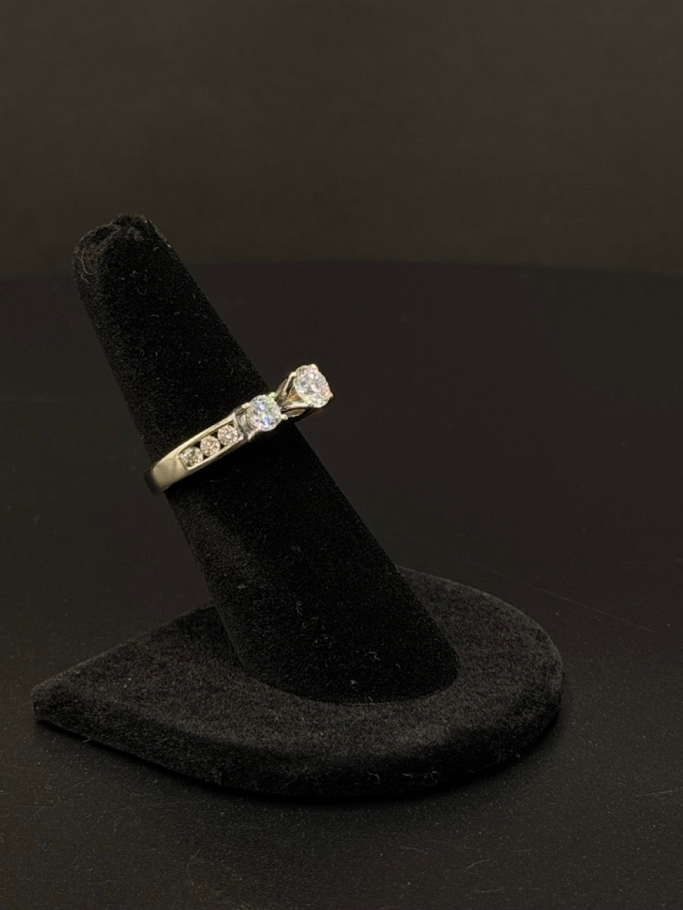 14K Three-Stone Diamond Ring – Sz 6.5, 5g | DD Pawn Loans