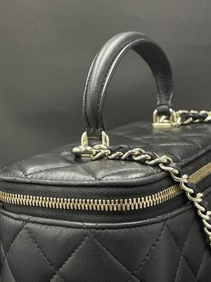Chanel Quilted Lambskin Vanity Case with Handle Gold Hardware – photo 10