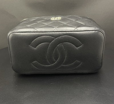 Chanel Quilted Lambskin Vanity Case with Handle Gold Hardware – photo 11