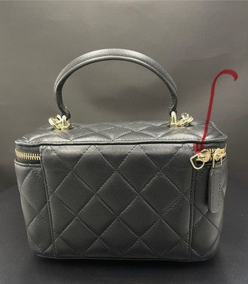 Chanel Quilted Lambskin Vanity Case with Handle Gold Hardware – photo 17