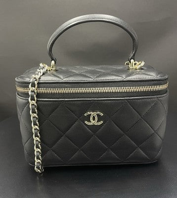 Chanel Quilted Lambskin Vanity Case with Handle Gold Hardware – photo 2