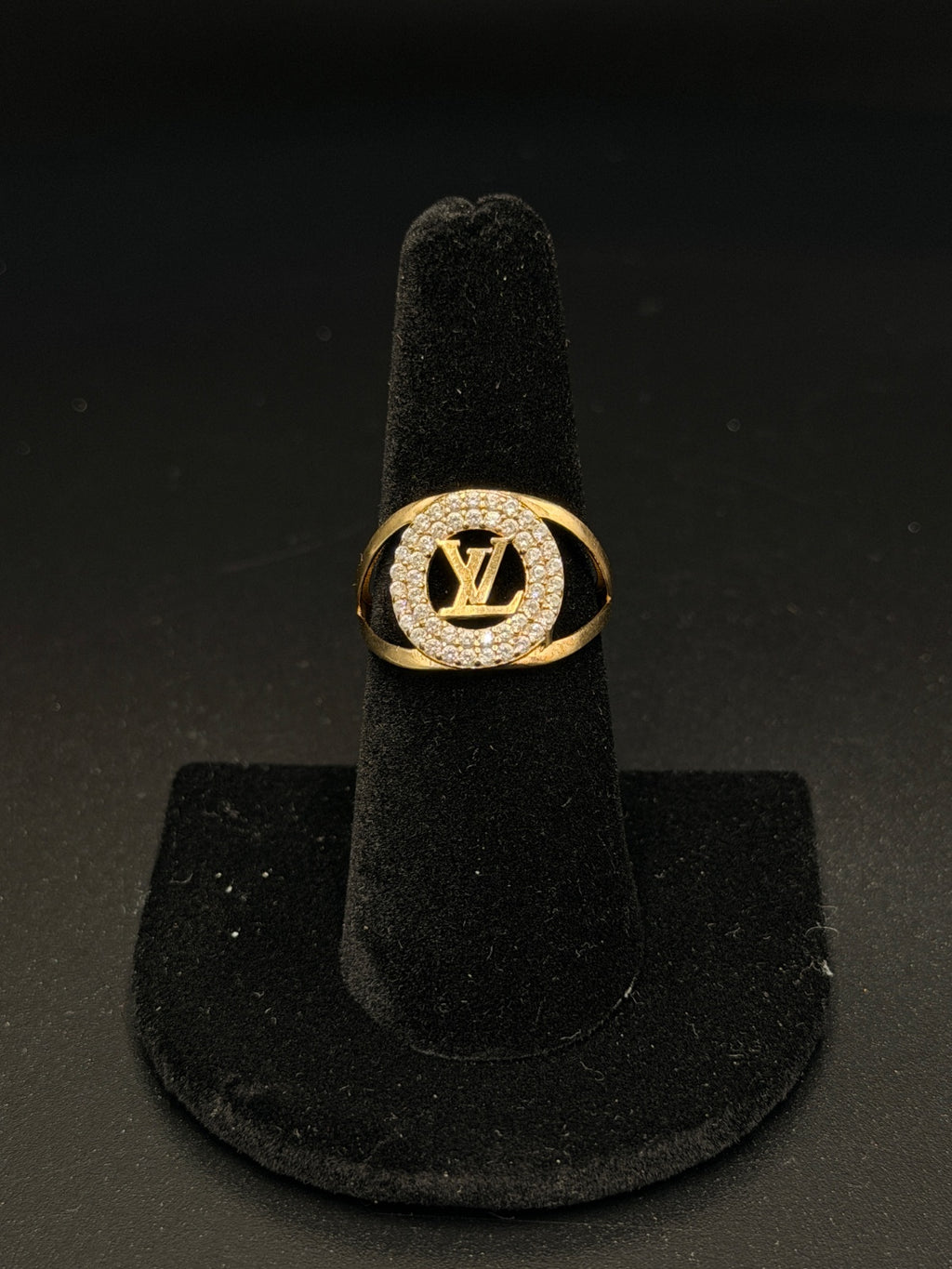 10K Gold LV Logo Ring – 2.1g, Size 7 | DD Pawn Loans