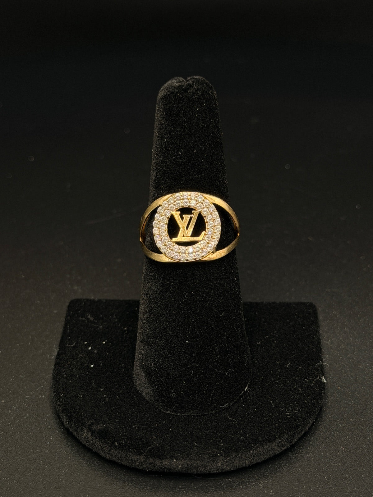 10K Gold LV Logo Ring – 2.1g, Size 7 | DD Pawn Loans