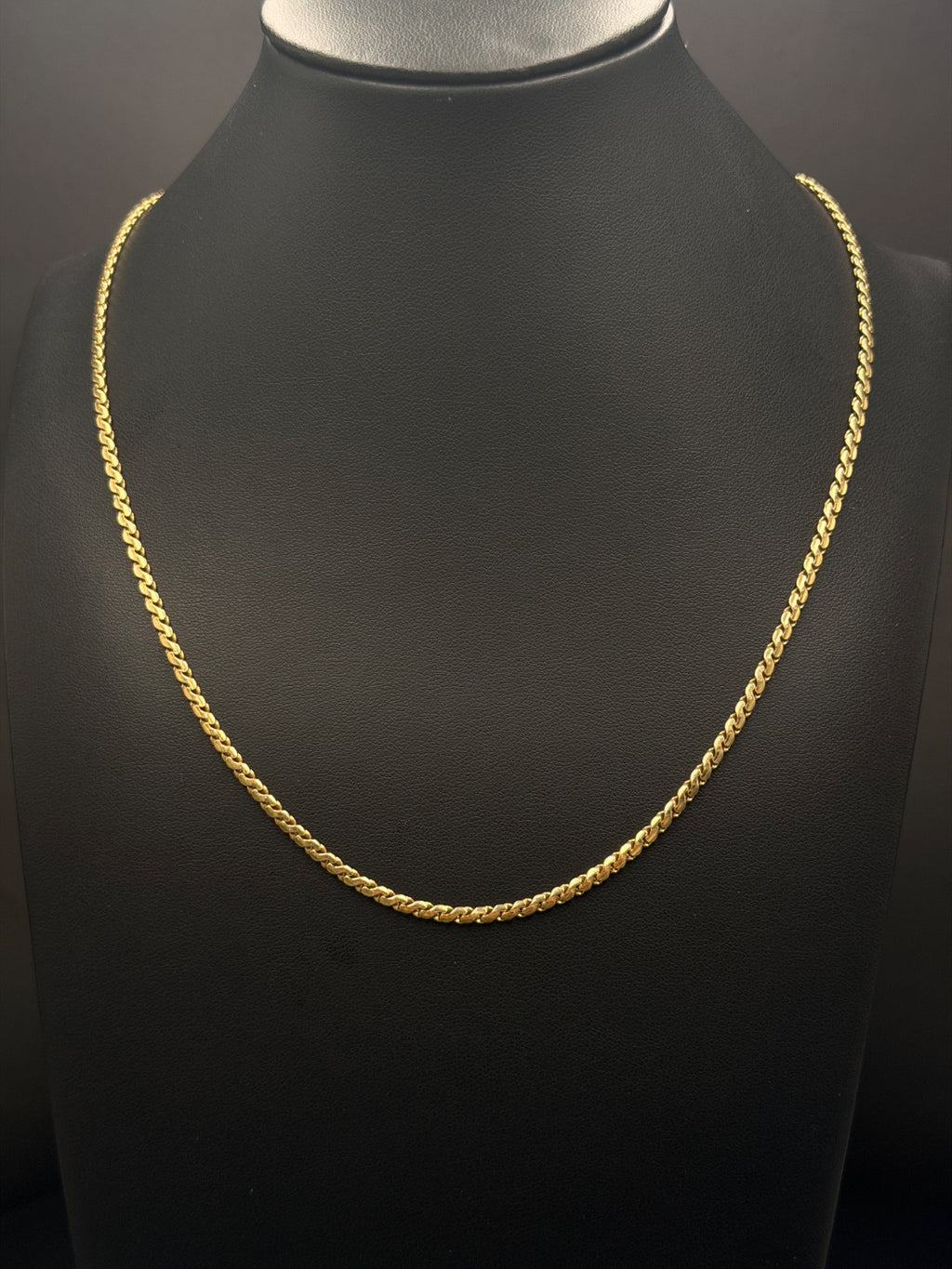 18K Gold Curb Chain Necklace 19 in