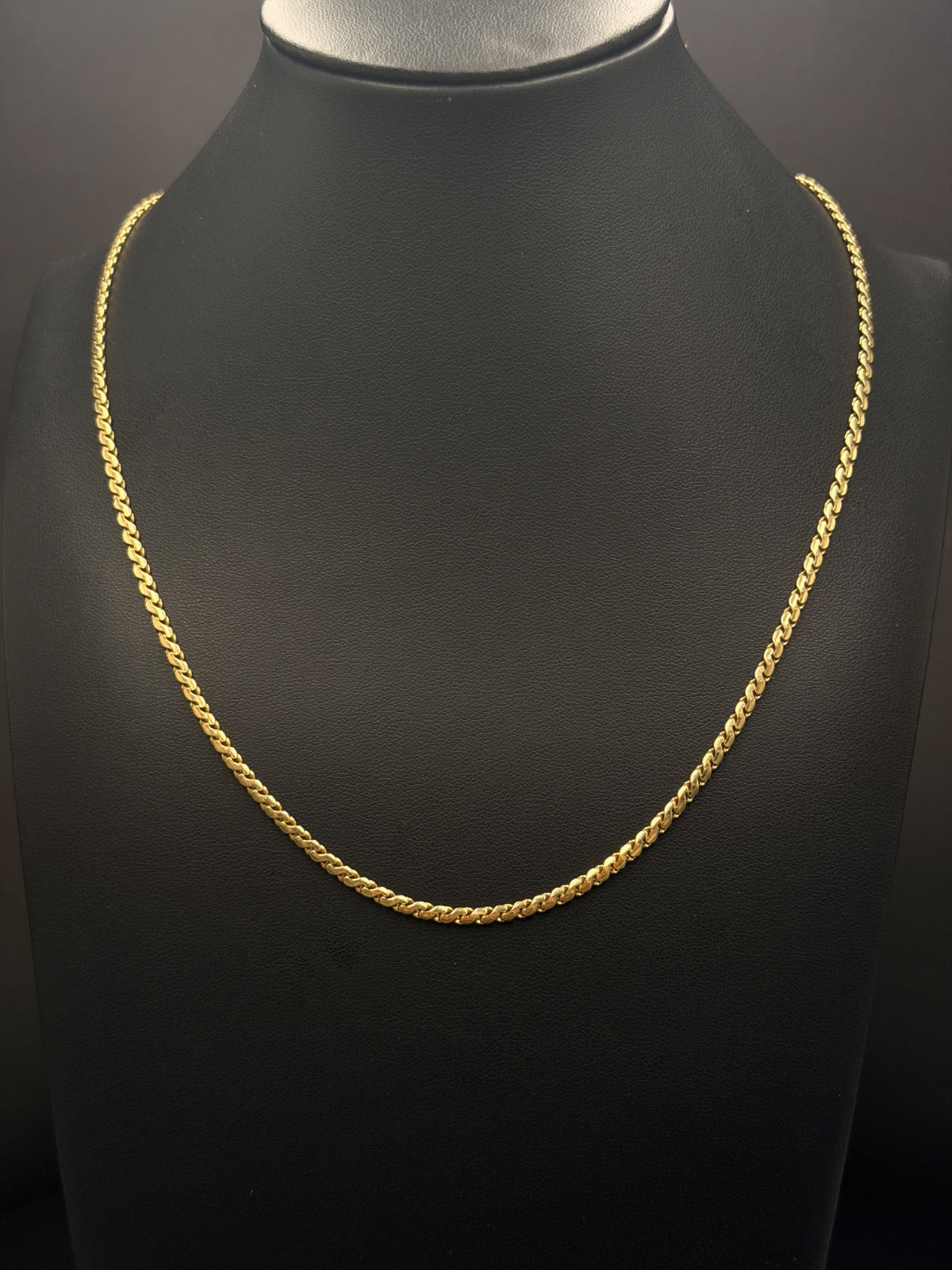 18K Gold Curb Chain Necklace 19 in