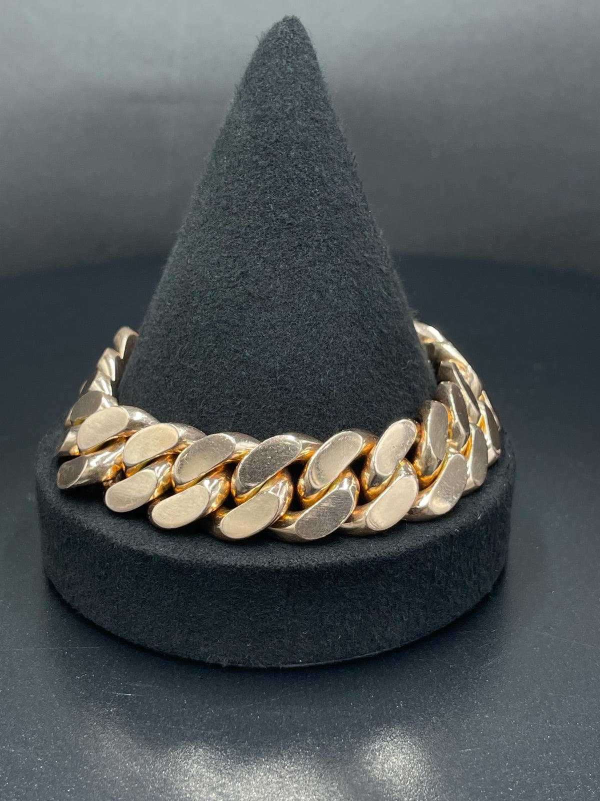 10K Rose Gold Cuban bracelet 
18mm
9.5 in