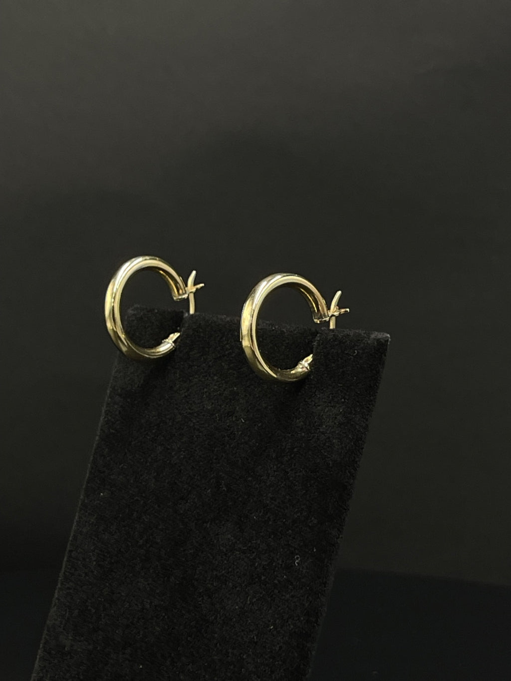 10K Gold Small Hoop Earrings – 1.86g | DD Pawn Loans