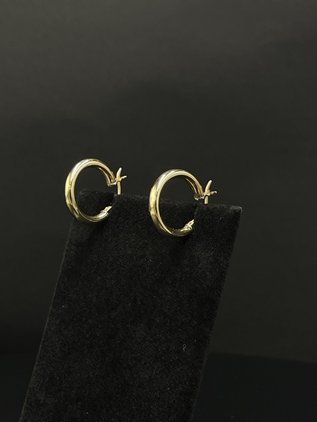 10K Gold Small Hoop Earrings – 1.86g | DD Pawn Loans