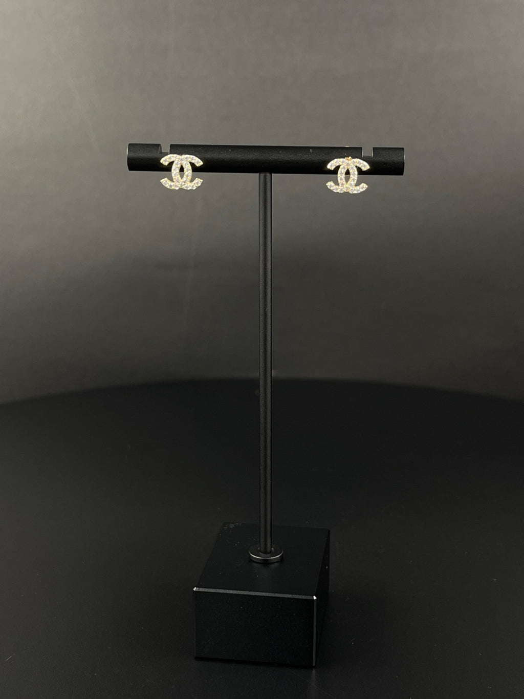 18K Gold Earrings 
8.8mm