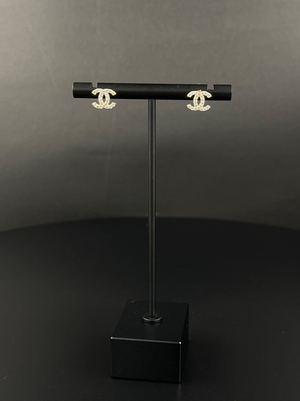 18K Gold Earrings 
8.8mm