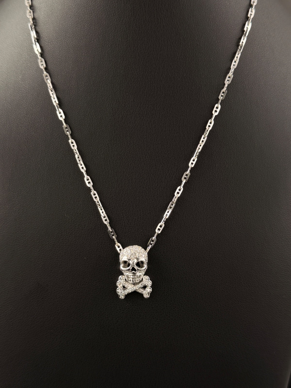 14K Gold Skull Crossbones Necklace 16in for Sale