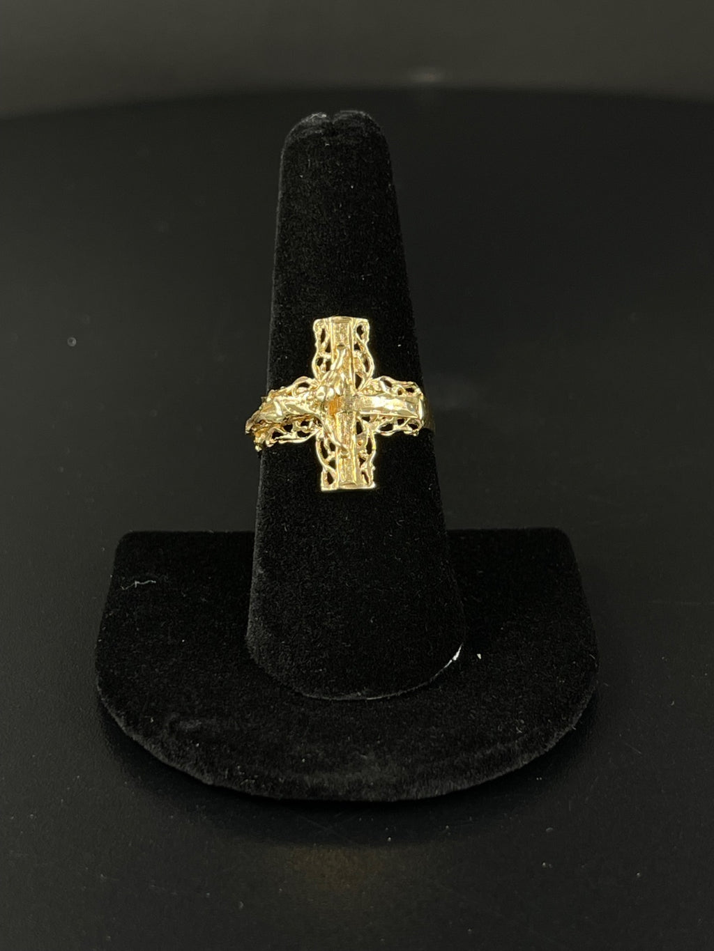 10K Gold Ring 
Size: 8
