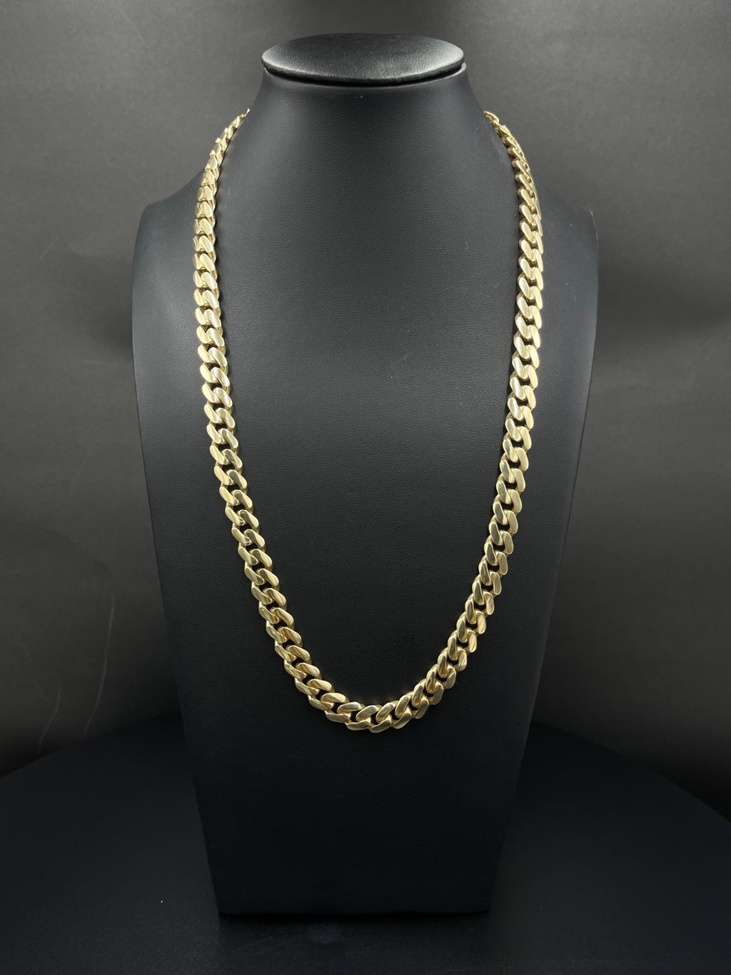 14K Gold Chain Hallow 
8.5mm
22 in