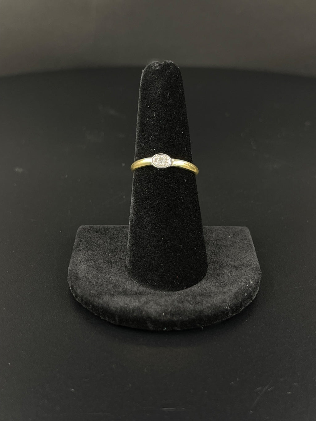 18K Gold Ring Size: 6