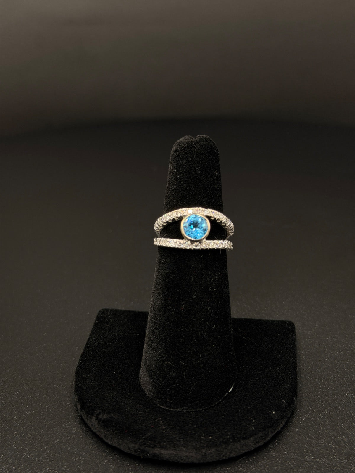 14K Gold Blue Topaz Ring Size 5.5 for Sale