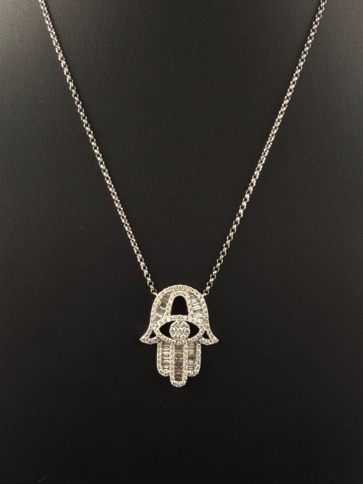 18K Gold Hamsa Hand Pendant Necklace for Sale