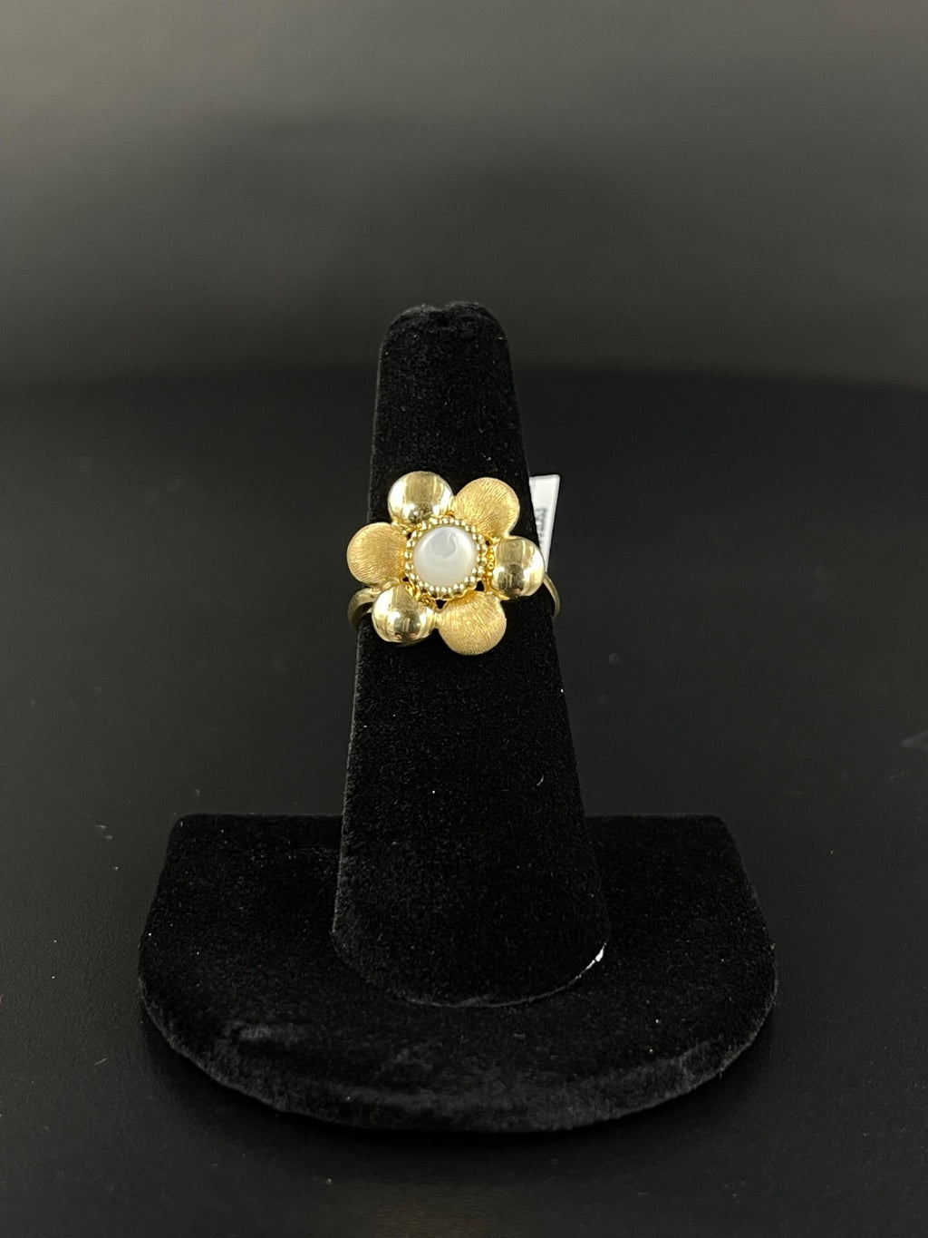 18K Gold Flower Ring with Pearl Size 6 4.1g