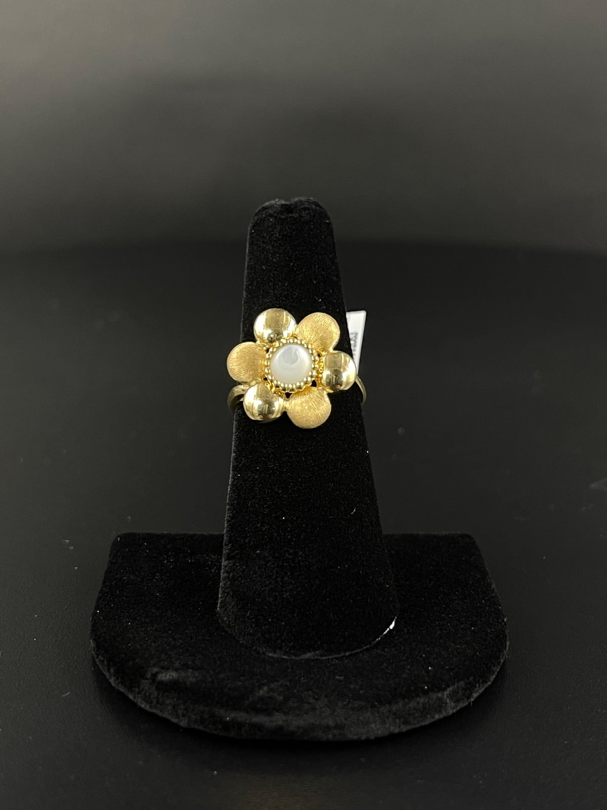 18K Gold Flower Ring with Pearl Size 6 4.1g