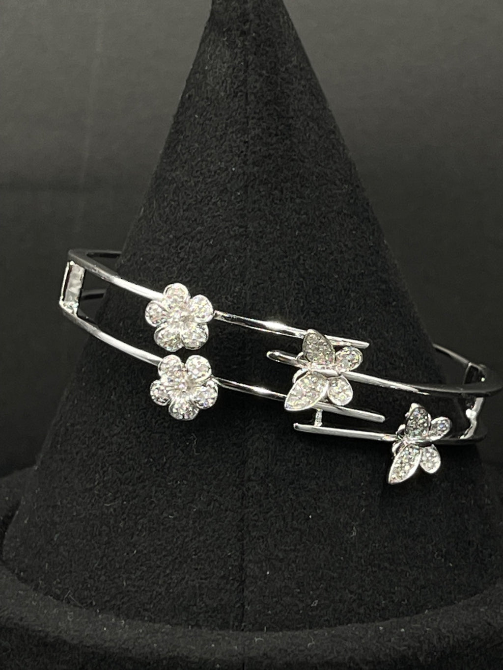 14K Gold Floral Cuff Bracelet 15.1g