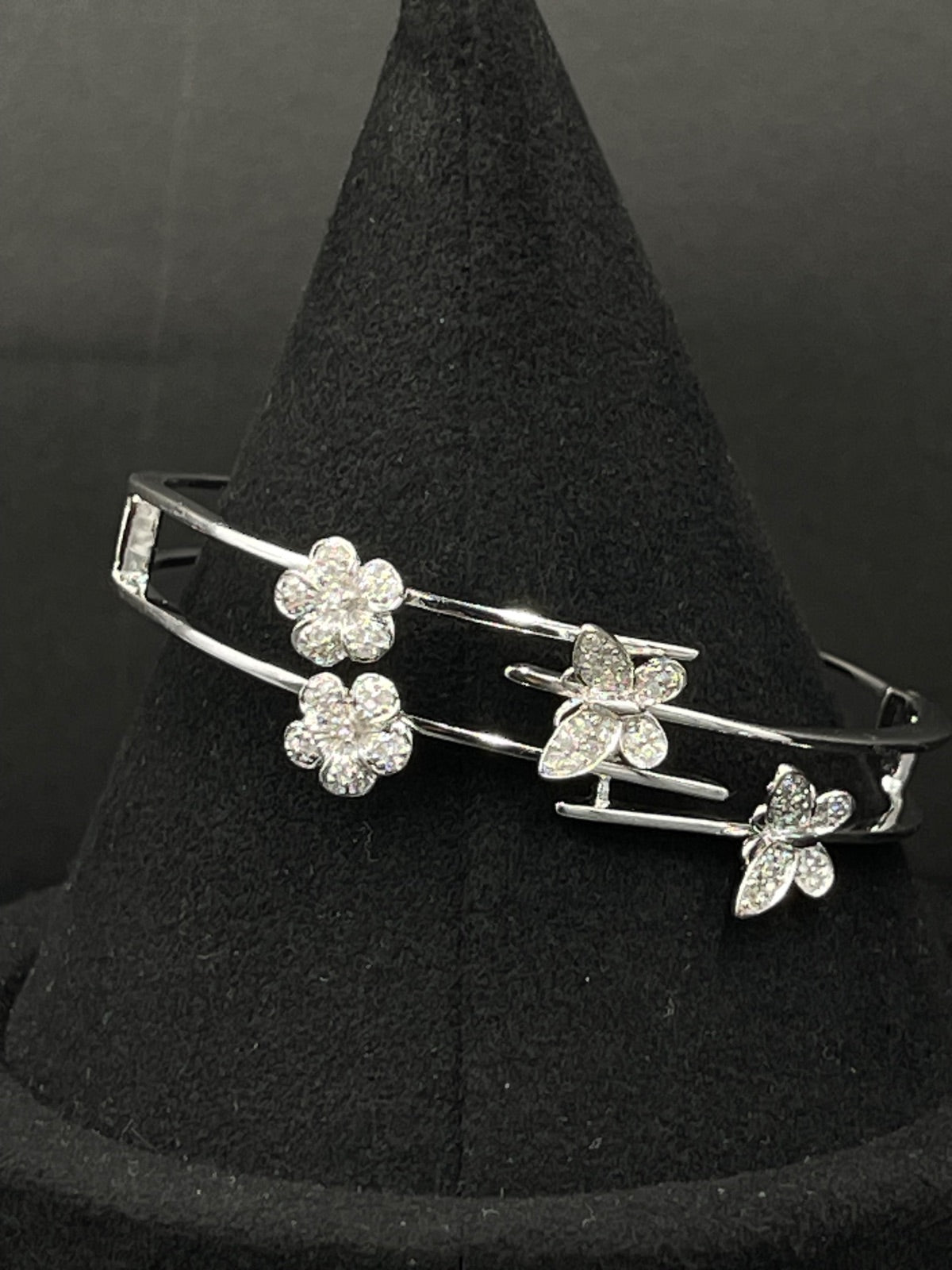 14K Gold Floral Cuff Bracelet 15.1g