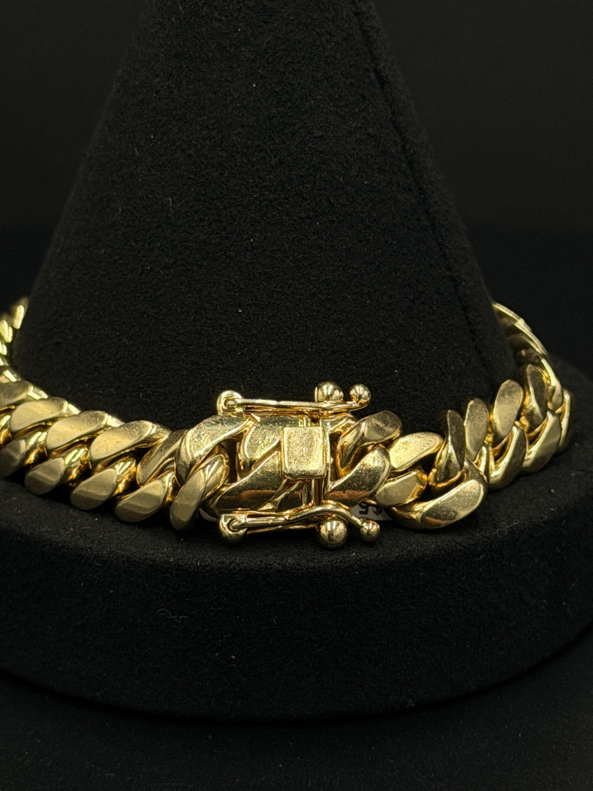 10K Gold Cuban Link Bracelet 9in 84.4g
