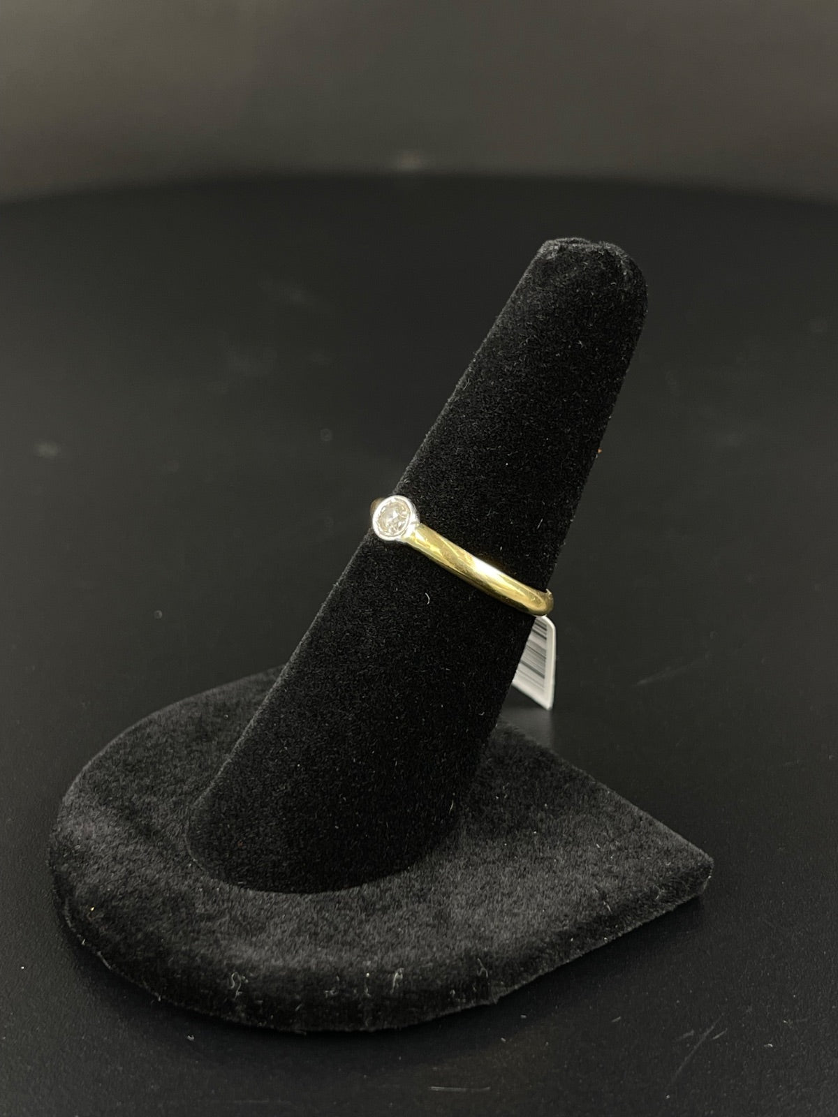 18K Gold Ring Size: 6
