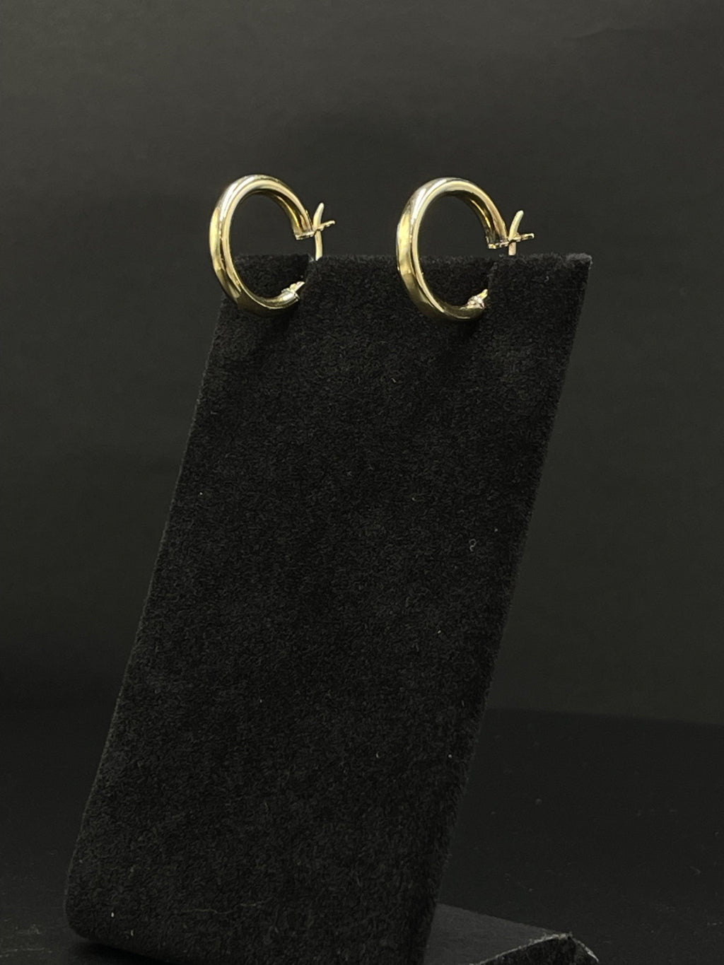 10K Gold Small Hoop Earrings – 1.86g | DD Pawn Loans
