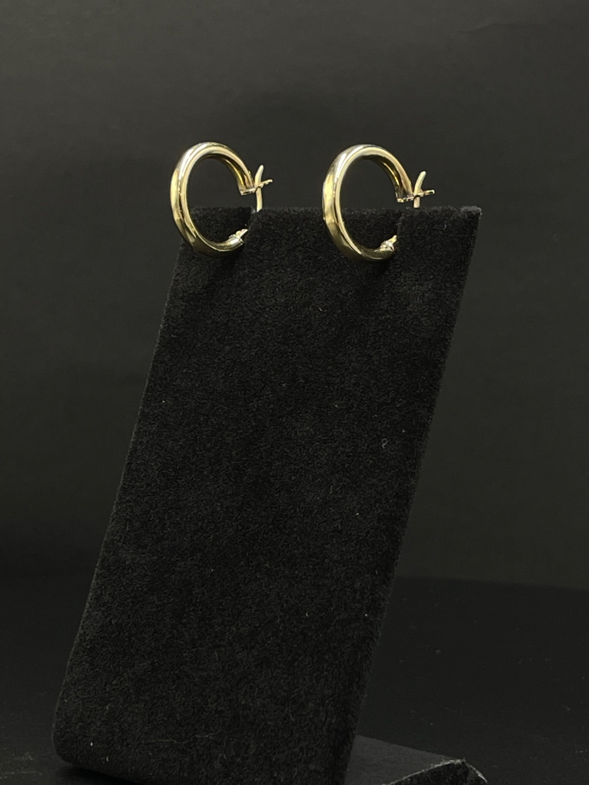 10K Gold Small Hoop Earrings – 1.86g | DD Pawn Loans