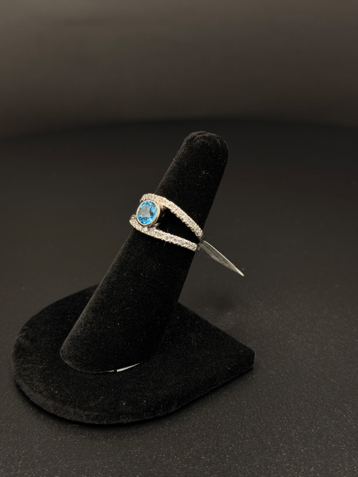 14K Gold Blue Topaz Ring Size 5.5 for Sale