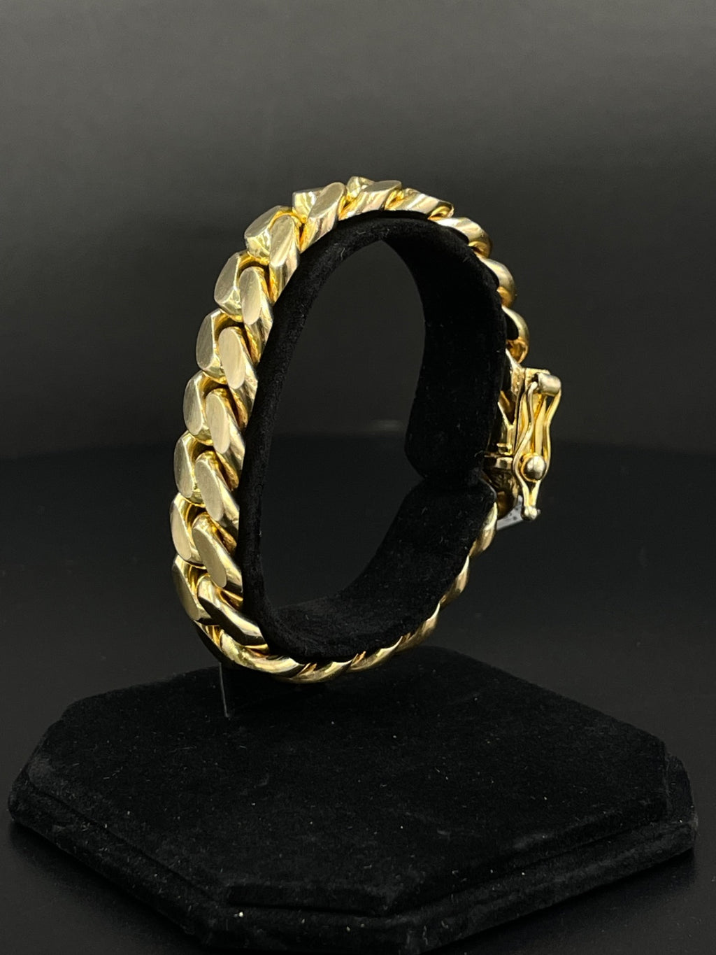 10K Gold Cuban Bracelet 
13.5mm
7 in