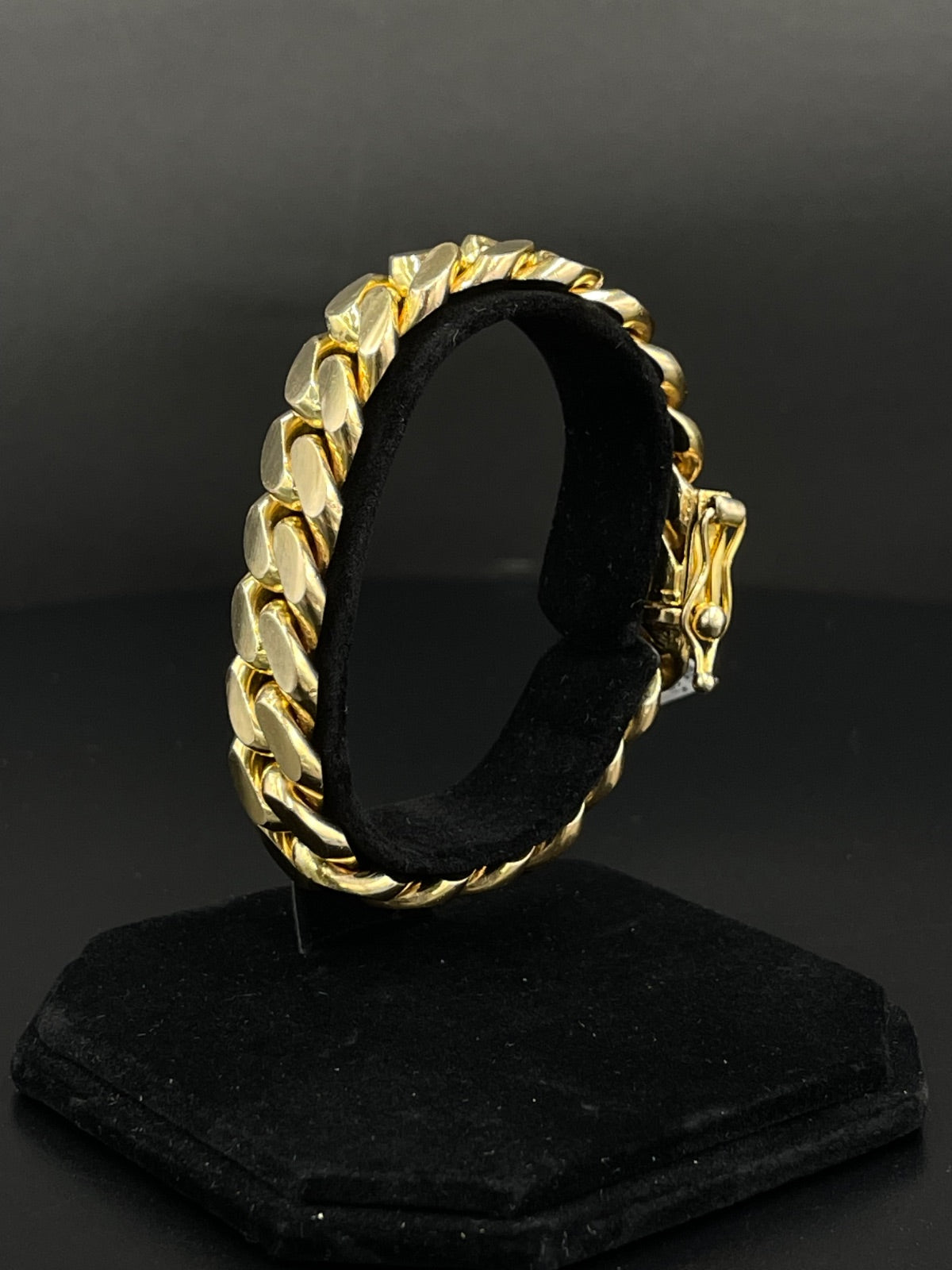 10K Gold Cuban Bracelet 
13.5mm
7 in