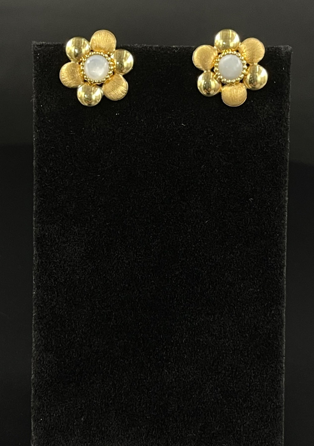 18K Gold Flower Stud Earrings Mother of Pearl 4.6g — photo 2