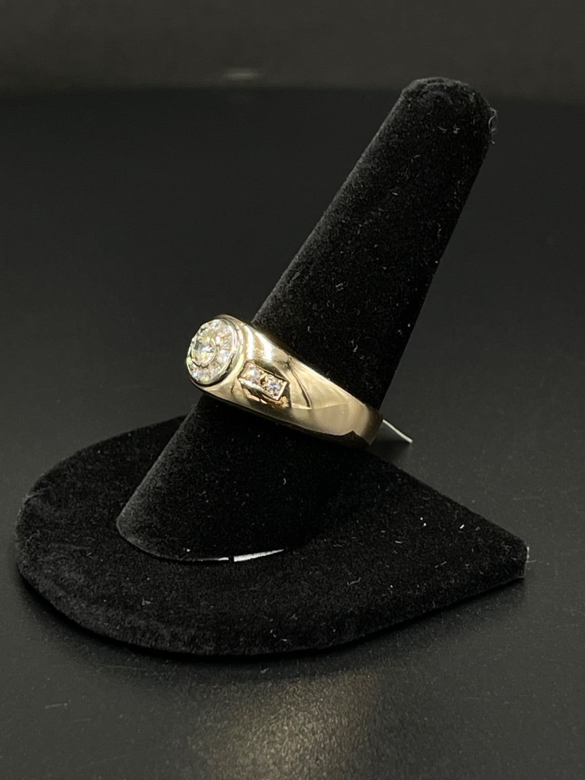 10K Gold Ring  
Size:10