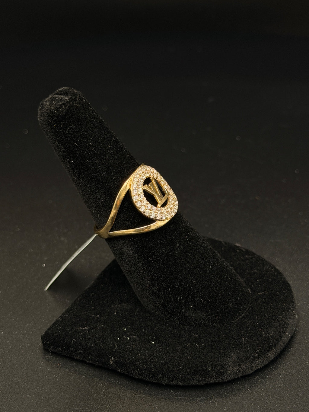 10K Gold LV Logo Ring – 2.1g, Size 7 | DD Pawn Loans — photo 2