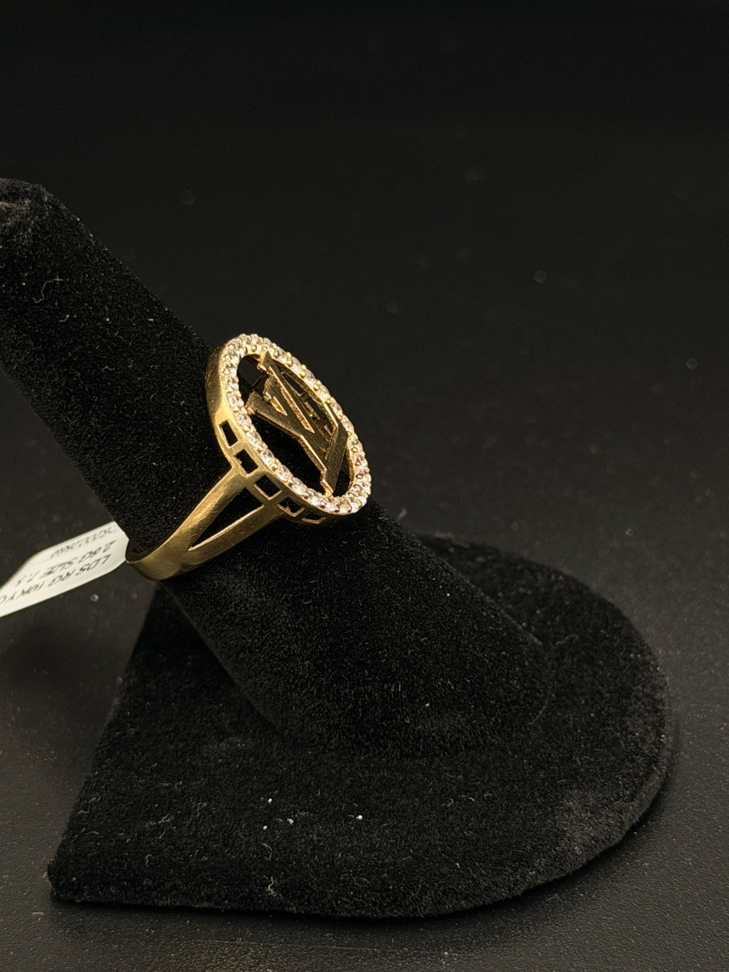 10K Gold LV Logo Ring – 7.5g, Size 7.5 | DD Pawn Loans — photo 2