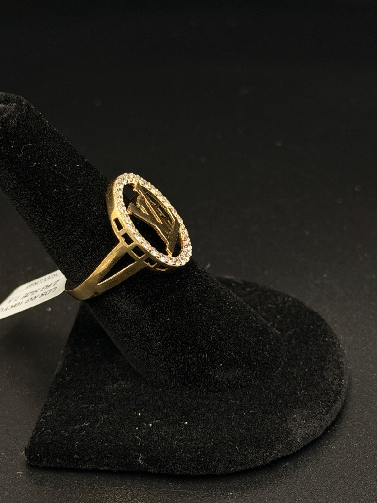 10K Gold LV Logo Ring – 7.5g, Size 7.5 | DD Pawn Loans — photo 2