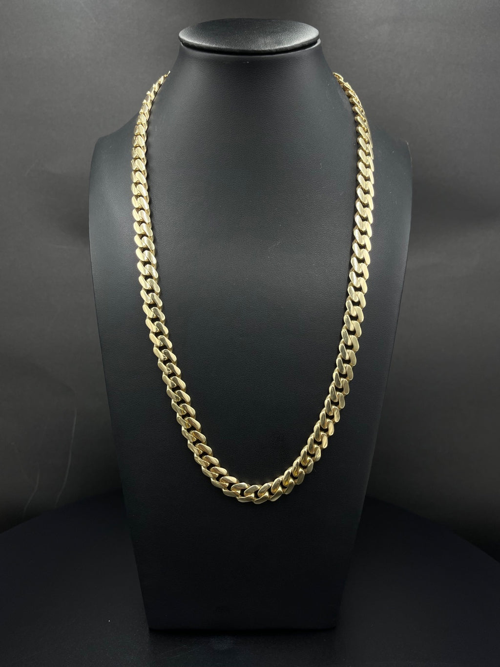 14K Gold Chain Hallow 
8.5mm
22 in