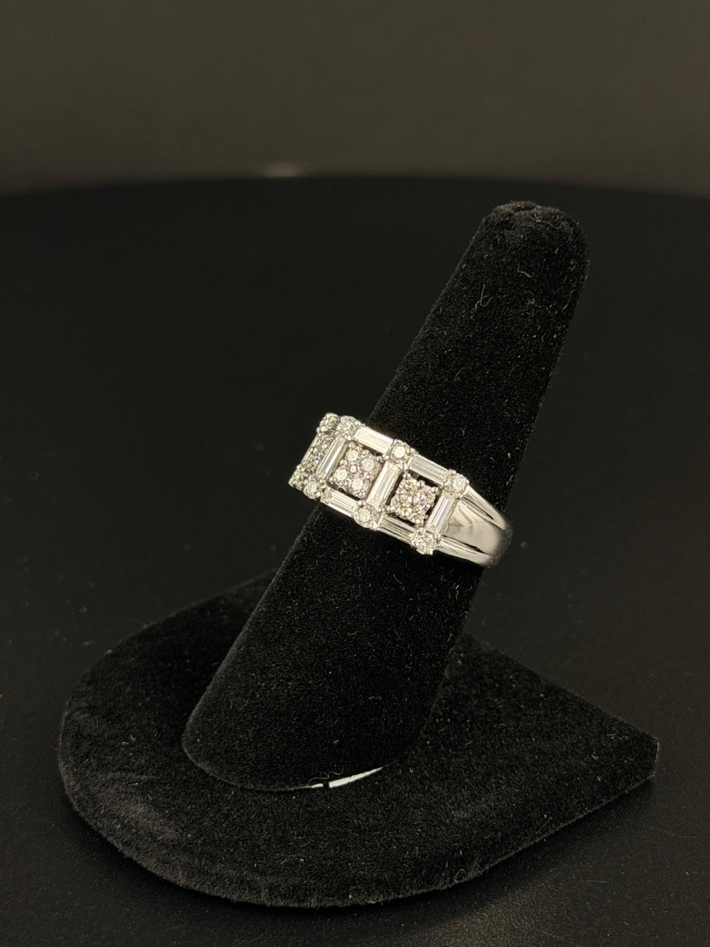 18K Gold Diamond Ring for Sale Pre-Owned