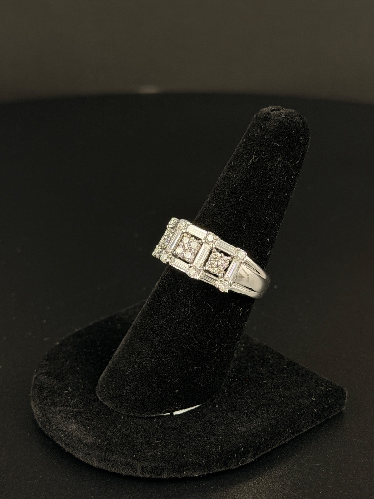 18K Gold Diamond Ring for Sale Pre-Owned