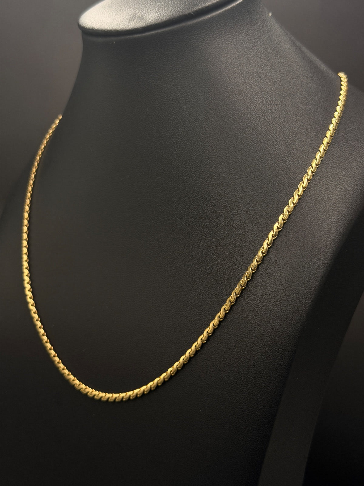 18K Gold Curb Chain Necklace 19 in