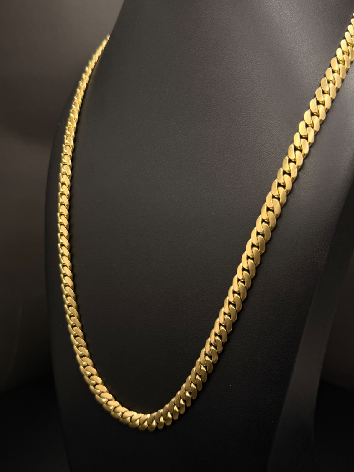 18K Gold Curb Chain Necklace 24 in 7.25mm