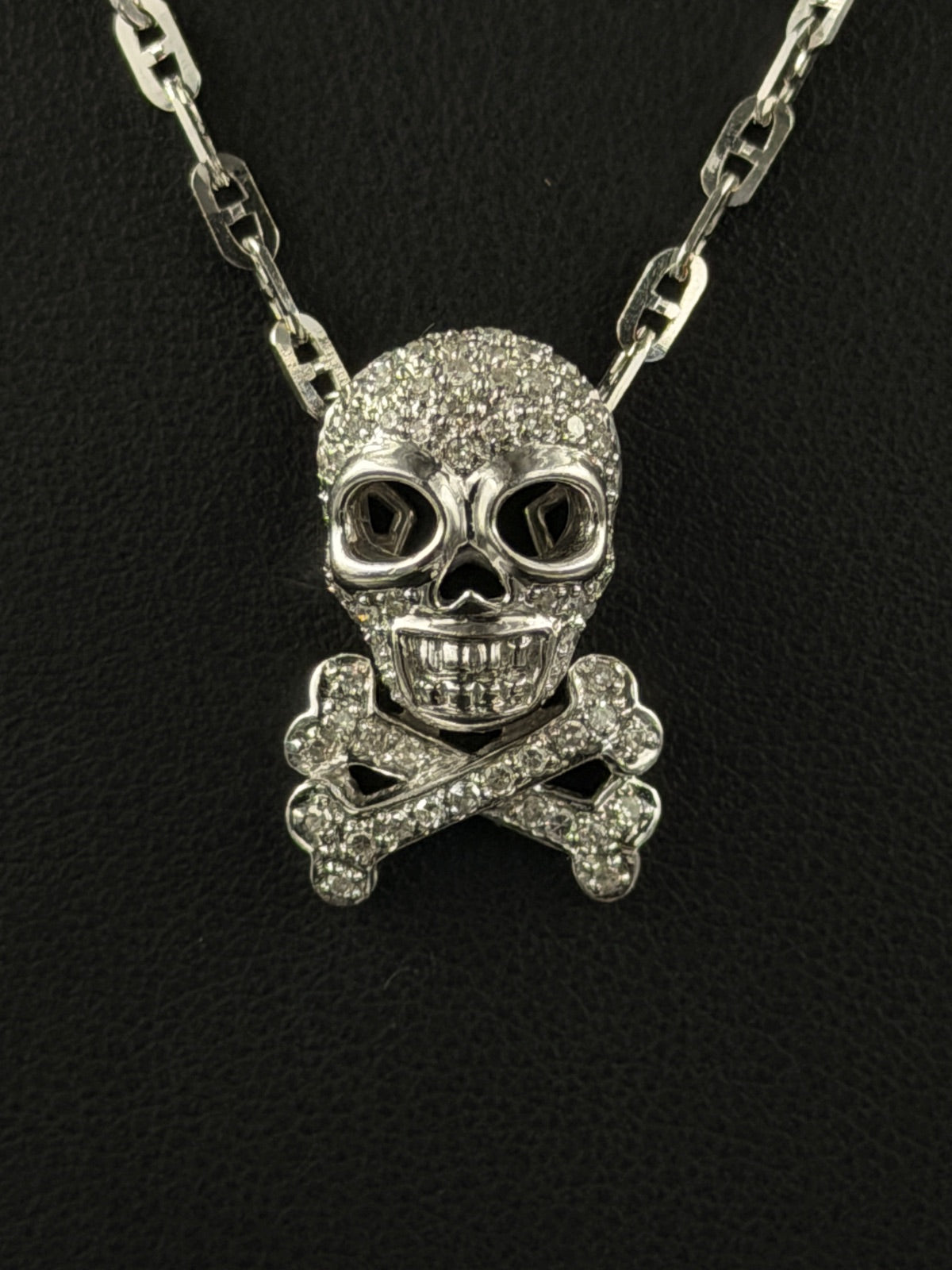 14K Gold Skull Crossbones Necklace 16in for Sale