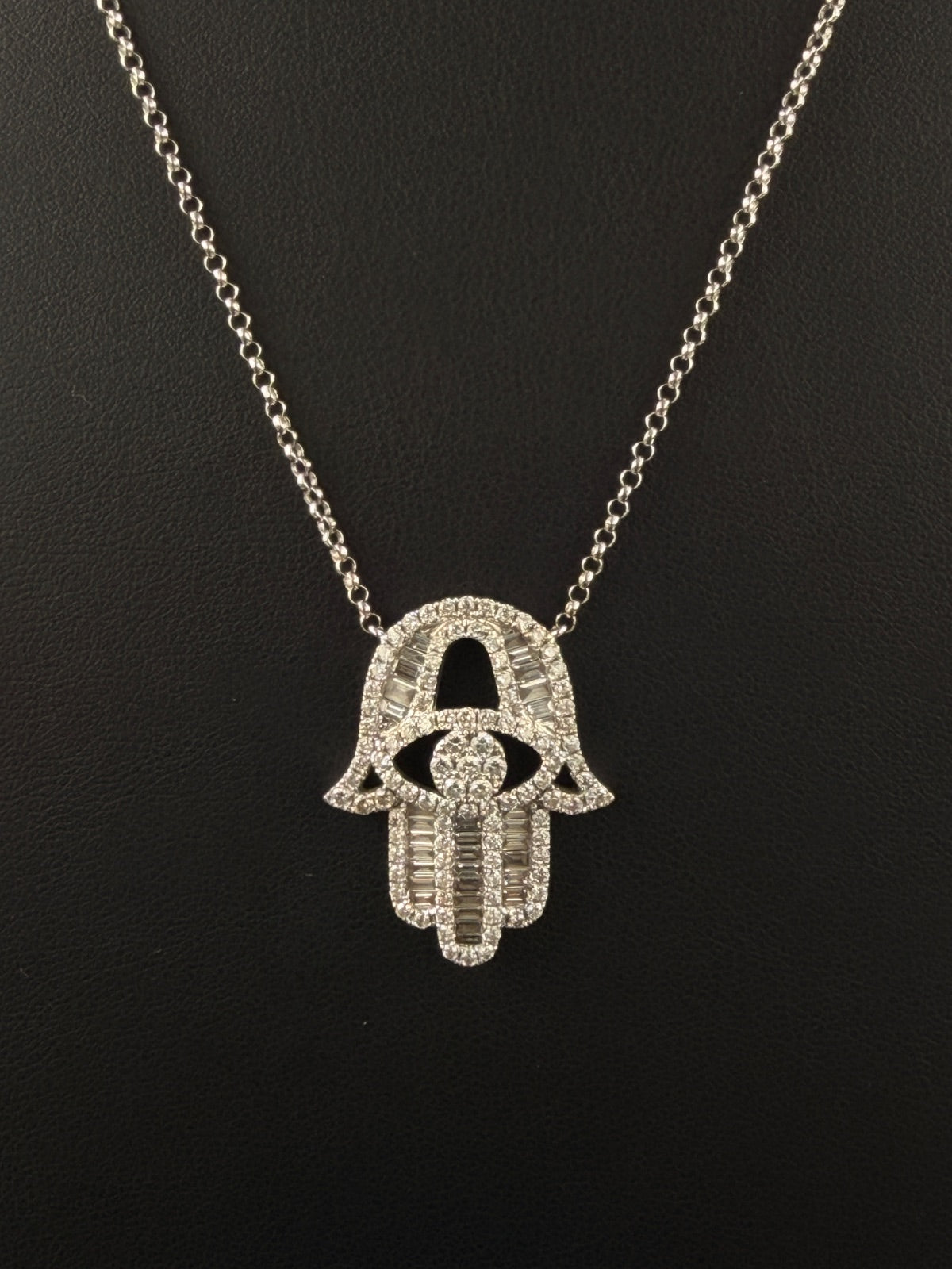 18K Gold Hamsa Hand Pendant Necklace for Sale
