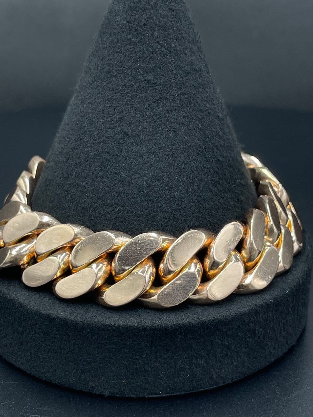 10K Rose Gold Cuban bracelet 
18mm
9.5 in